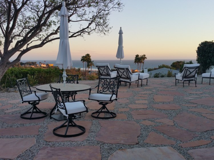 Graces patio 20151028_175838 1800x1350